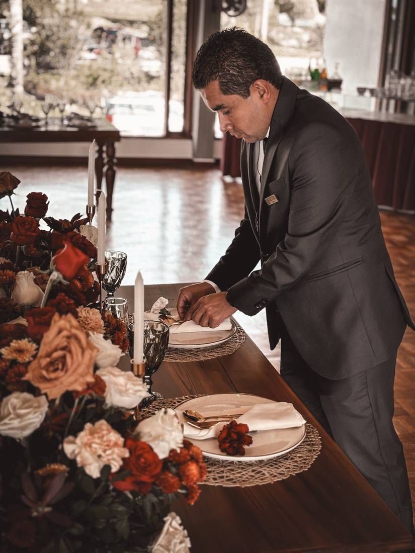 Planner preparando una mesa